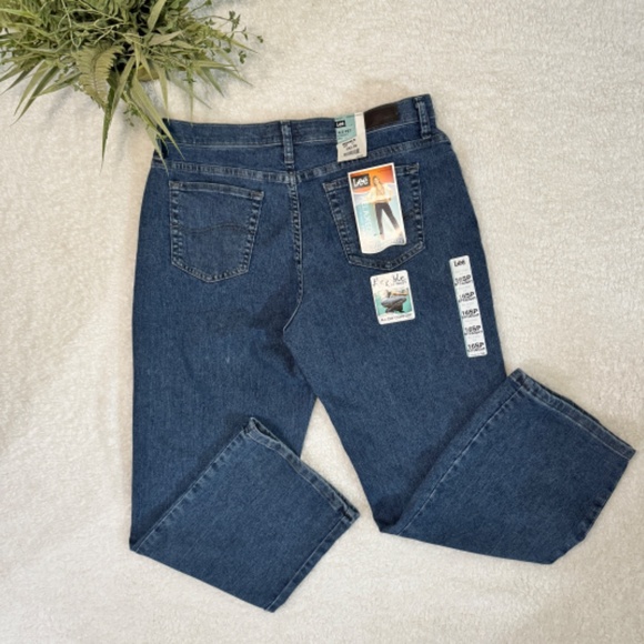Lee Relaxed Fit Straight-Leg Jeans Petite Sz 16 - Picture 1 of 9